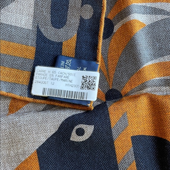 NWT Auth. Hermès 65 cm Cashmere/Silk Scarf “Parade en Fanfare” - Picture 2 of 13